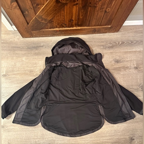 Lululemon - Women’s Black Windbreaker - Size 6 - Picture 3 of 6